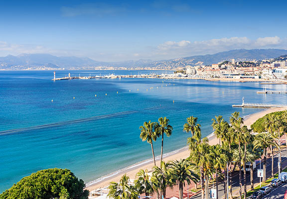 Plage et eau bleue Côte d'Azur