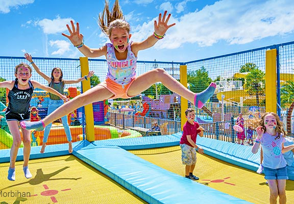 Camping vacations and leisure activities for children 