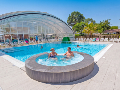 nouvelle piscine couverte camping les Blancs Chenes